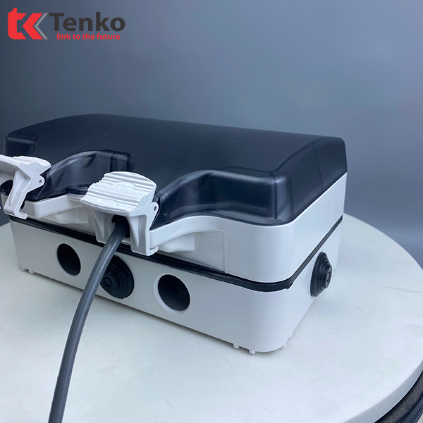 Ổ Cắm Chống Nước Tenko TK-IP66CN-134 04 Ổ Cắm Có Công Tắc, Sử Dụng An Toàn Ngoài Trời
